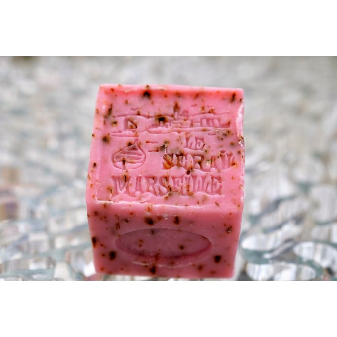 savon-Marseille-pétales-rose-cube-150g.jpeg