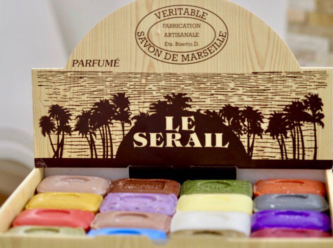 savon-de-Marseille-vanille-100g-le-sérail-2-mgr-distribution.jpg