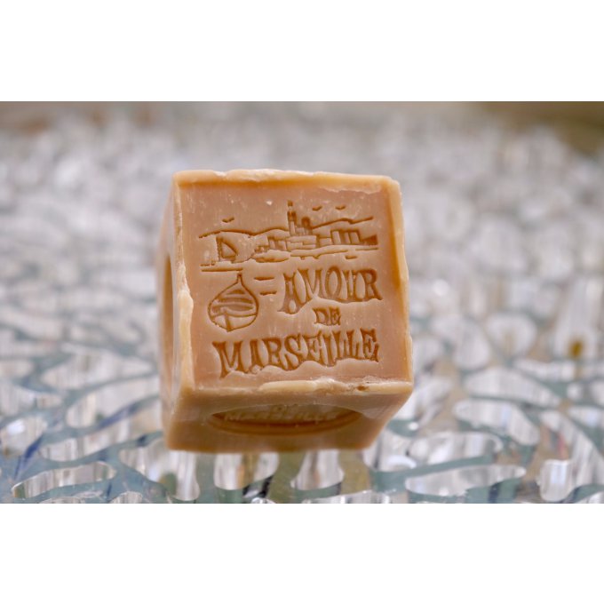 savon-Marseille-monoï-cube-150g.jpeg