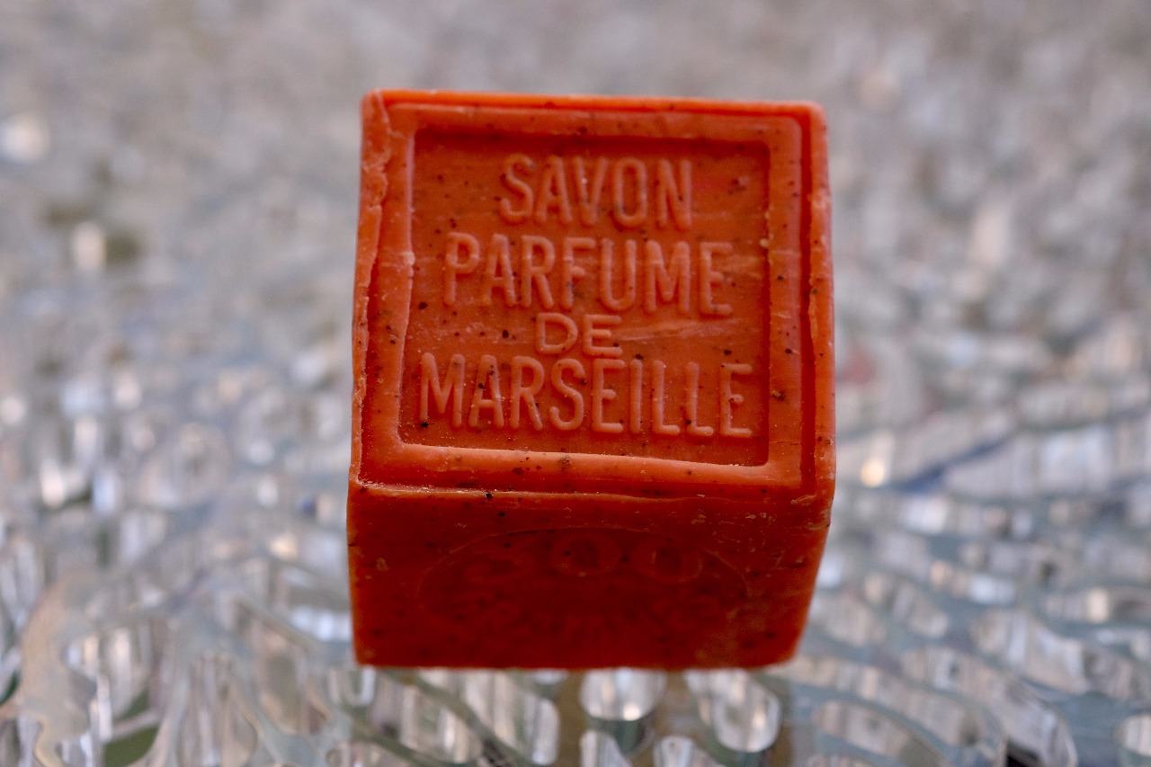 Savon de Marseille noyau d'abricot cube 300GR | LE SERAIL