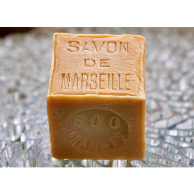 cube-savon-Marseille-600g-végétal-1-sérail-douceur-des-sens.jpg