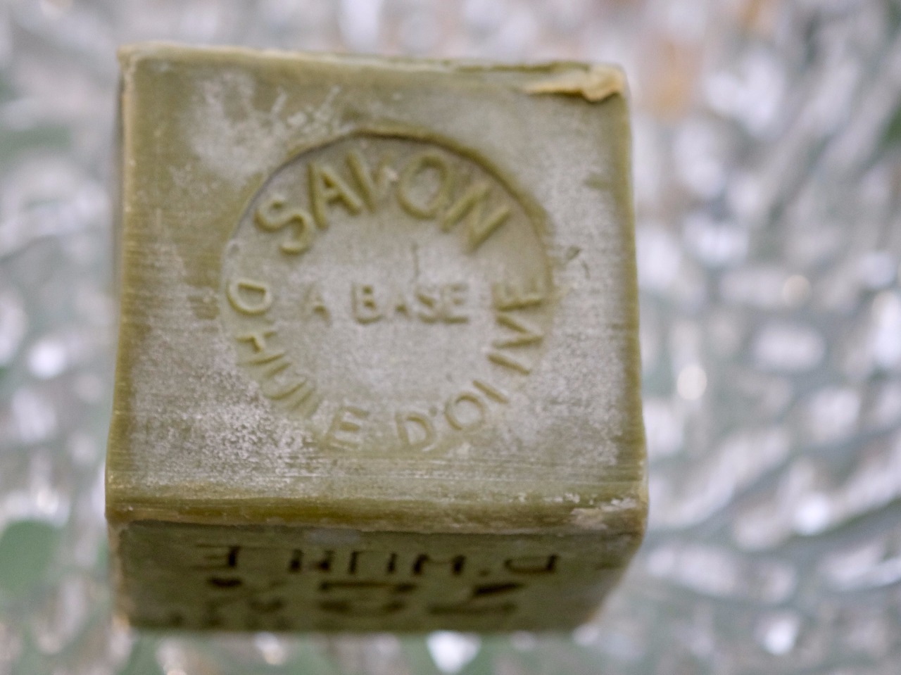 Barre de savon de Marseille 1,6 Kg végétal ou olive sans huile de palme -  Savonnerie Le Sérail - Savonnerie Le Sérail