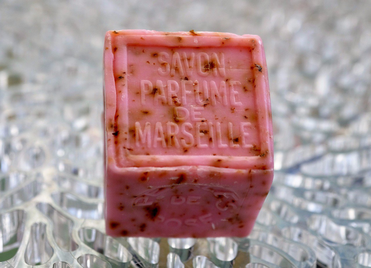 Savon de Marseille pétales de rose cube 300GR | LE SERAIL