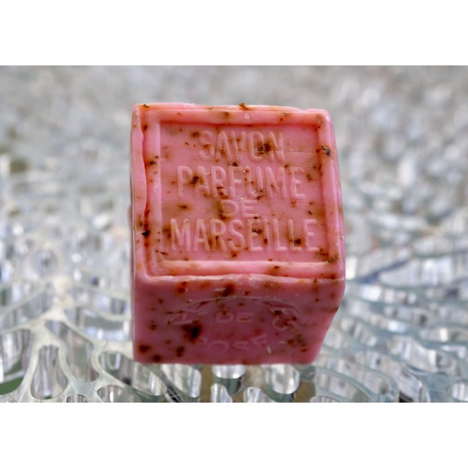 savon-MArseille-pétales-rose-cube-300g.jpeg