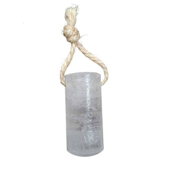 Pierre d'Alun naturelle polie +/- 300g avec corde