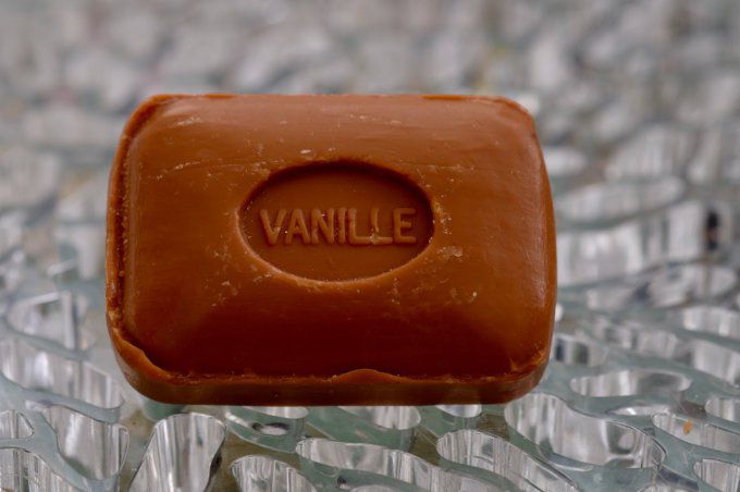 savon-de-Marseille-vanille-100g-le-sérail-1.jpg