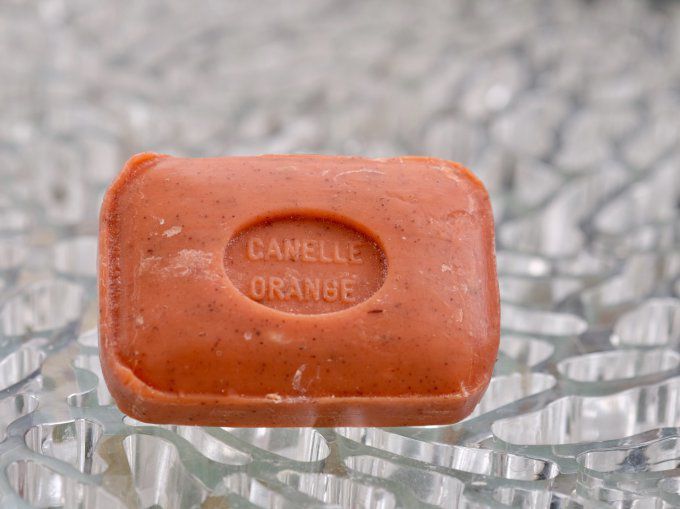 savon-Marseille-cannelle-orange-100g-le-sérail-douceur-des-sens.jpg