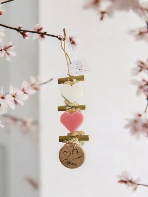 Tresse savon 2 coeurs rond en bois "Mamie"