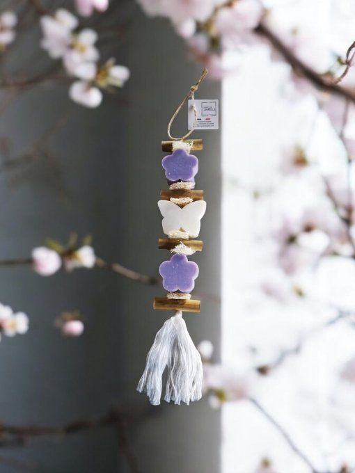 Tresse savon 2 fleurs lavande 1 papillon bergamote 