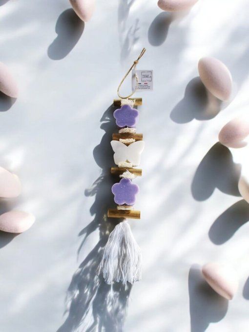 Tresse savon 2 fleurs lavande 1 papillon bergamote 